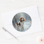 Cavalier King Laat het Sneeuwen Kerst Borstelend Ronde Sticker (Envelop)