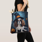 Cavalier King pompoenen Halloween eng Tote Bag (Dichtbij)