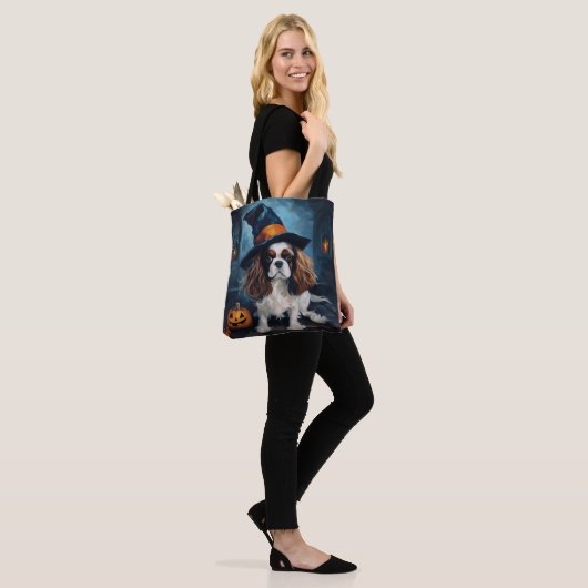 Cavalier King pompoenen Halloween eng Tote Bag (Op model)