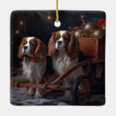 Cavalier King Sneeuwslee Kerstdecoratie Keramisch Ornament (Achterkant)
