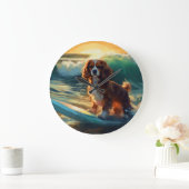 Cavalier King Strand Surfen Schilderij Grote Klok (Huis)