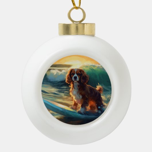 Cavalier King Strand Surfen Schilderij Keramische Bal Ornament (Voorkant)