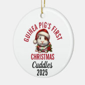 Cavia's Eerste Kerstmis 2025 Keramisch Ornament (Links)