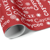 CAYCEE aangepaste naam met sneeuwvlokken op rood Cadeaupapier (Rol Hoek)