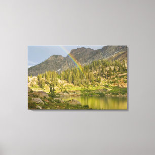 Cecret Lake met regenboog over het kasteel van Dev Canvas Afdruk