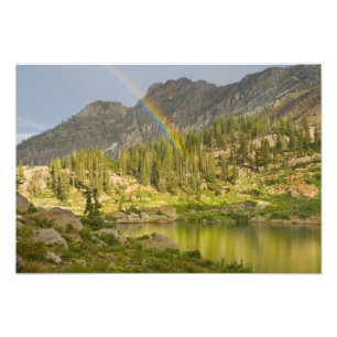 Cecret Lake met regenboog over het kasteel van Dev Foto Afdruk
