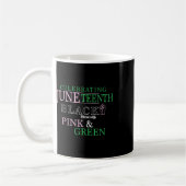 Celebrating Juneteenth 1865 Zwart gemengd met roze Koffiemok (Links)