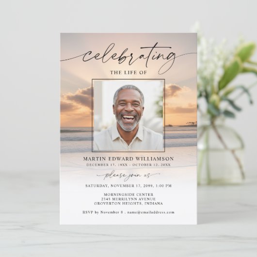 Celebration of Life Beach Sunset Photo Invitation Kaart (Staand voorkant)