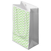 Celery Green, White Large Chevron ZigZag Pattern Klein Cadeauzakje (Voorkant Gekanteld)