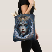 Celestia – Bewaker van de Eindeloze Hemel. Tote Bag (Dichtbij)