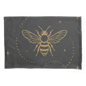 Celestial Bee Trail – Gold Cosmic Bee Kussensloop (Voorkant)