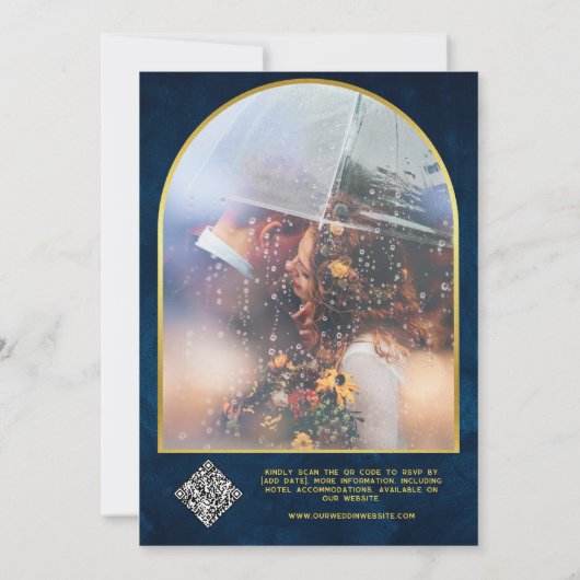 Celestial Blauw Goud Maan Zon Monogram RSVP QR Cod Kaart (Achterkant)