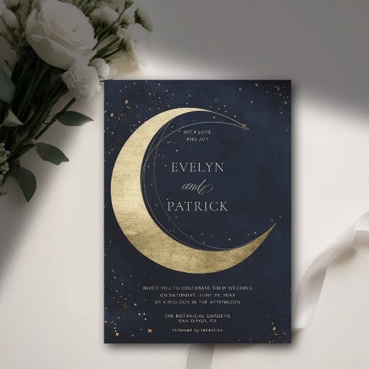 Celestial Crescent Moon Moody Navy Modern Wedding Kaart
