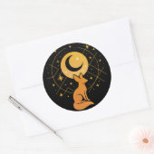 Celestial Desert Fox – Kosmische Maan en Sterren Ronde Sticker (Envelop)