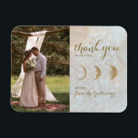 Celestial Foto Zodiac Moon Blue Wedding Hartelijk  Magneet<br><div class="desc">Mooie New age aangepaste foto van-thema's voor gouden glitter zodiac waxing Moon Wedding Hartelijk dank Magnet met hemelse ijzige blauwe gevlekte achtergrond en decoratieve lettertypekarameltypografie, die eenvoudig kunnen worden aangepast met uw eigen tekstopties. Ontworpen om met een volledige reeks van de punten & accessoires van de trouwpapiermachine van het trouwpapier...</div>