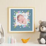 Celestial Garden Moon Star Blauwgroen pasgeboren f Folie Afdrukken<br><div class="desc">Dit prachtige bloemenfotoprint ontwerp is gemaakt met behulp van mijn handgeschilderde charmante manen en sterren versierd met grillige bloemetjes in zacht roze, blauw, geel, groen en lila paarse op een zacht blauwgroen achtergrond. Vind meer coördinerende items in mijn Celestial Garden Over the Moon Baby shower Collectie Original art van Malissa...</div>
