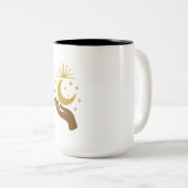 Celestial Hand Holding the Moon – Minimal Cosmic D Tweekleurige Koffiemok (Voorkant rechts)