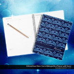 Celestial Love Stars Harten Naam Midnight Blue Planner<br><div class="desc">Dit etherische collectie viert de maan zijn magie en de nachtschoonheid. Omhels de maan en sterren met dit collectie gemaakt voor degenen met een magische kant. Deze dromerige hemelse kunst is perfect voor degenen die houden van de nachtmaan esthetiek. Breng de magie van de nacht met je mee naar school,...</div>