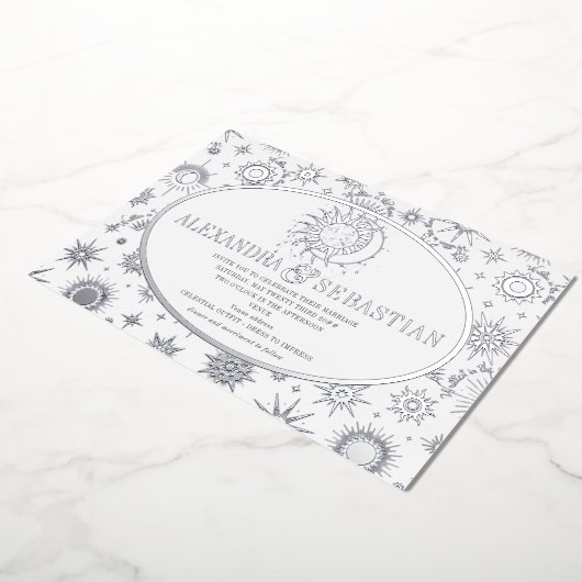 Celestial Midnight Sterren Maan Zon Bruiloft Zilve Folie Uitnodiging (Gedraaid)