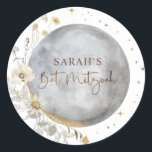 Celestial Moon, Silver, White en Gold Bat Mitzvah Ronde Sticker<br><div class="desc">De elegante sticker Bat Mitzvah, die voor een gunst en/of envelop is bestemd, heeft een prachtige waterverf, hemelse maan en het ontwerp van sterren die onze "Chic Celestial Silver, White and Gold Bat Mitzvah"-uitnodiging coördineren. Zelfde ontwerp vanaf de achterkant van de uitnodiging. Dainty sterren, Bat Mitzvah-fragment en details van de...</div>