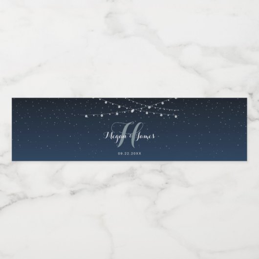 Celestial Navy Blue Sterrennacht Wedding Monogram Waterfles Etiket (Enkel label)