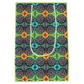 Celestial Neon Mandala Retro-Modern Medium Cadeauzakje (Achterkant)