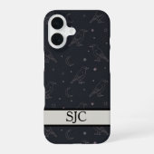 Celestial Raven Dark Academia Monogrammed iPhone 16 Hoesje (Achterkant)