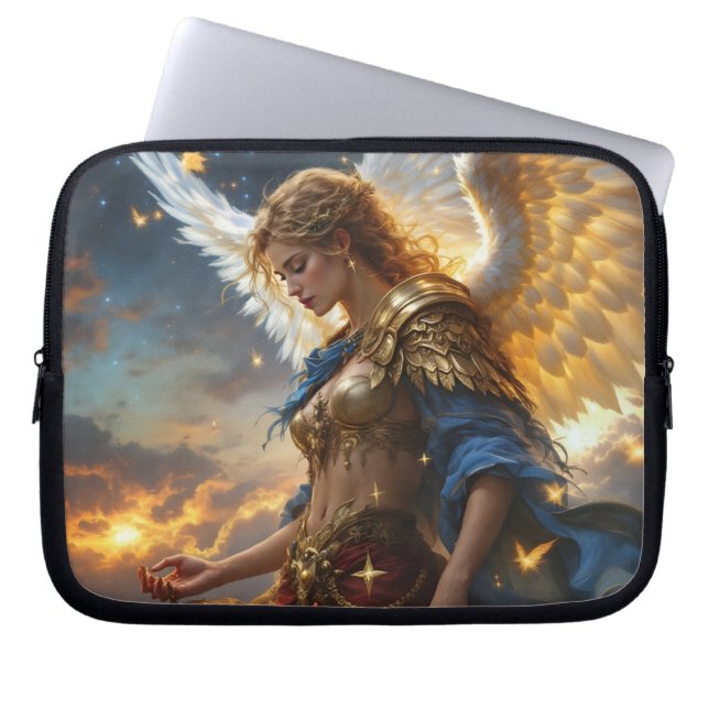 Celestial Sentinel – Engel van de Dageraad en Godd Laptop Sleeve (Voorkant)