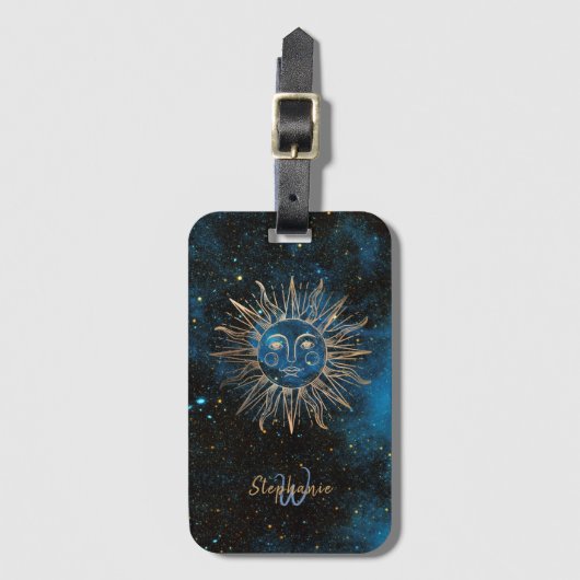 Celestial Sun Monogram Glitter Kosmische Navy Chic Bagagelabel (Voorkant (verticaal))