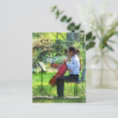 Cellist in de tuin briefkaart (Staand voorkant)