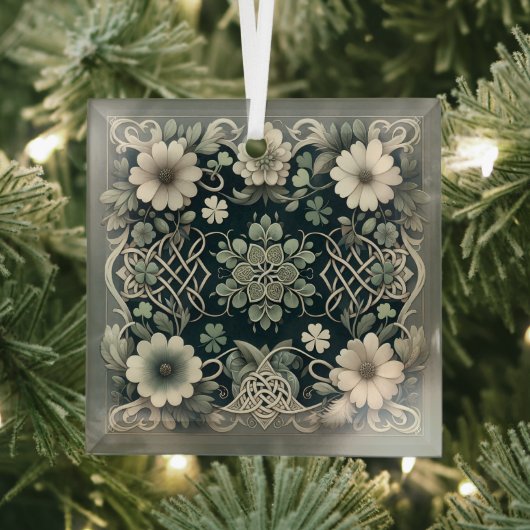 Celtic Clover Floral Charm Glas Ornament (Insitu)