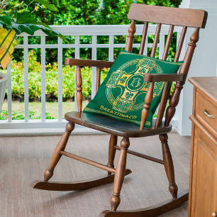 Celtic Cross en Knot Letter B Monogram en Naam Kussen