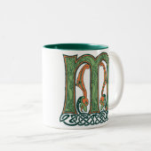 Celtic Knot Letter M, Irish Design Tweekleurige Koffiemok (Voorkant rechts)