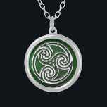 Celtic Knot Triskelion Irish Green Ketting<br><div class="desc">Celtic Knot Triskelion Irish Green Ketting. Een mooi Keltisch of Iers ketting met een groene achtergrond en een Keltische knoop in het midden. Een geweldig stuk ierse juwelen voor elke vrouw of man. Maakt een groot bruidsmeisje cadeau voor je Ierse Gaelic Wedding of net als een geschenk in het algemeen...</div>