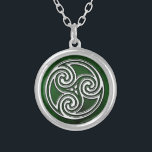 Celtic Knot Triskelion Irish Green Ketting<br><div class="desc">Celtic Knot Triskelion Irish Green Ketting. Een mooi Keltisch of Iers ketting met een groene achtergrond en een Keltische knoop in het midden. Een geweldig stuk ierse juwelen voor elke vrouw of man. Maakt een groot bruidsmeisje cadeau voor je Ierse Gaelic Wedding of net als een geschenk in het algemeen...</div>