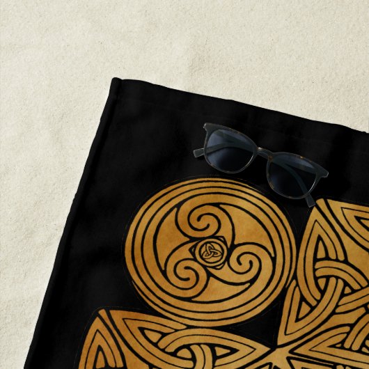 Celtic Knotwork Cross Strandlaken (In situ)