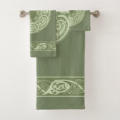 Celtic Knotwork Fish in Green Bad Handdoek (Insitu)
