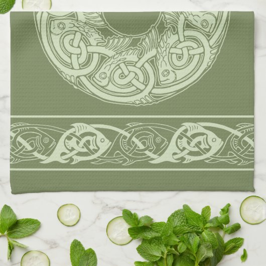 Celtic Knotwork Fish in Green Theedoek (Gevouwen)