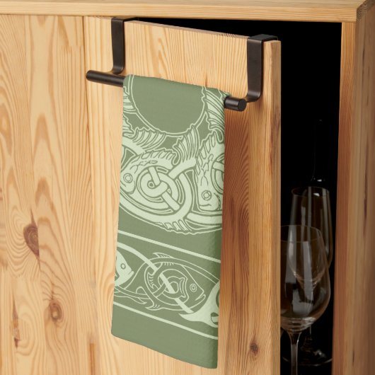 Celtic Knotwork Fish in Green Theedoek (Derde Gevouwen)