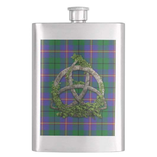 Celtic Trinity Knot en Clan Carmichael Heupfles (Voorkant)