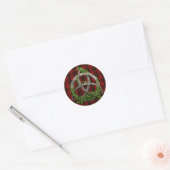 Celtic Trinity Knot en Clan MacQueen Tartan Ronde Sticker (Envelop)