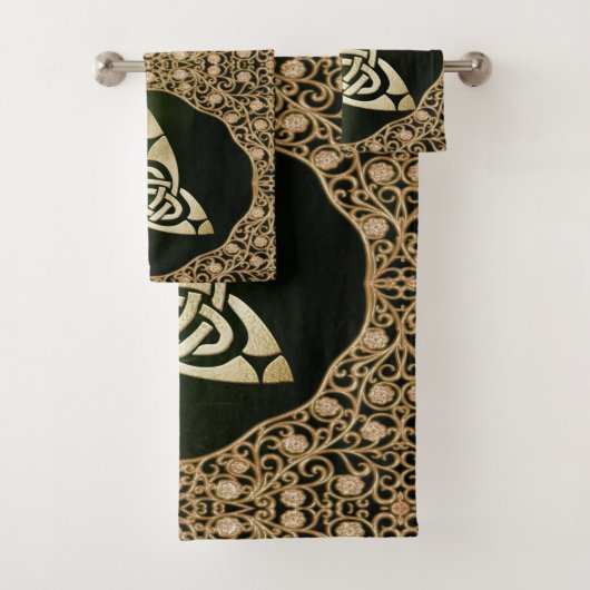 Celtic Trinity Knot op Forest Shadows Bad Handdoek (Insitu)