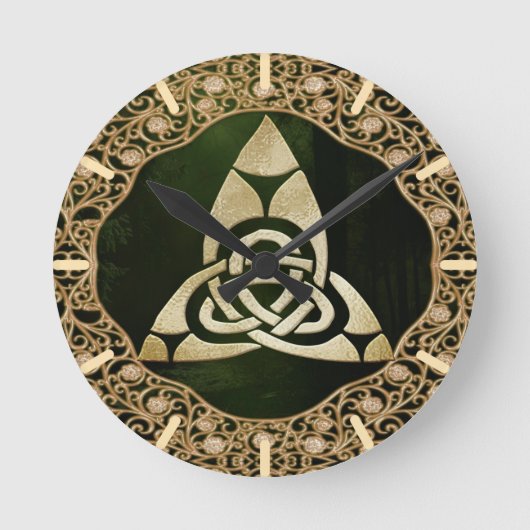 Celtic Trinity Knot op Forest Shadows Ronde Klok (Voorkant)