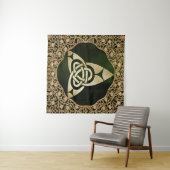 Celtic Trinity Knot op Forest Shadows  Wandkleed (In Situ (horizontaal))