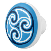 Celtic Tris Ornament, Sky Blue en Keramische Knop (Rechts)