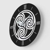 Celtic Triskele Ornament, Black and White Grote Klok (Hoek)