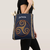 Celtic Triskelion (blauw) Aangepast Tote Bag (Dichtbij)