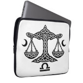 Celtic Weegschaal door BurnsInHell Laptop Sleeve (Voorkant Rechts)