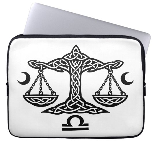 Celtic Weegschaal door BurnsInHell Laptop Sleeve (Voorkant)