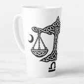 Celtic Weegschaal door BurnsInHell Latte Mok (Linkerhoek)
